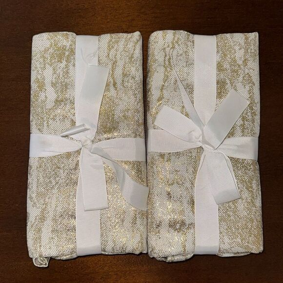 Wegmans Gleam Ivory Gold Metallic Holiday Set of 8 Napkins - Picture 3 of 3